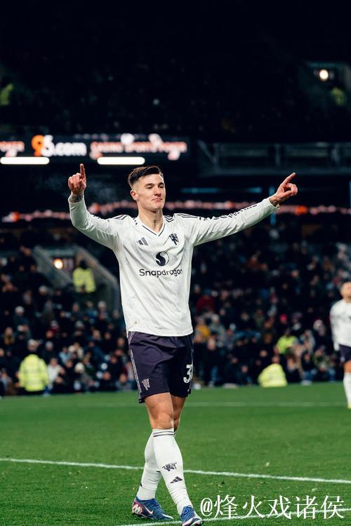 英超-舍什科梅开二度海文失误 曼联2-2战平伯恩利